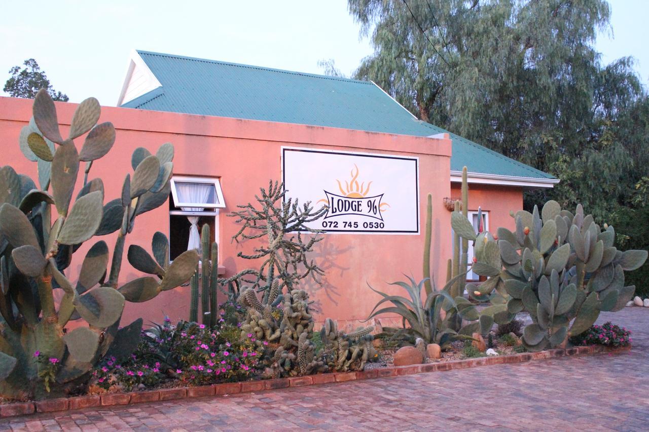 Lodge 96 Oudtshoorn Exteriör bild